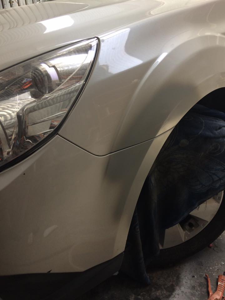 A cream coloured front guard and headlight finished to a clean, even gloss